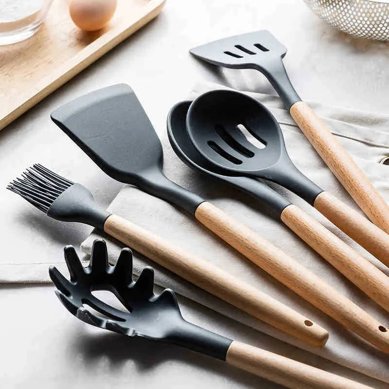 12Pcs/Set Wooden Handle Silicone Kitchen Utensils with Storage Bucket High Temperature Resistant and Non Stick Pot Spatula Spoon